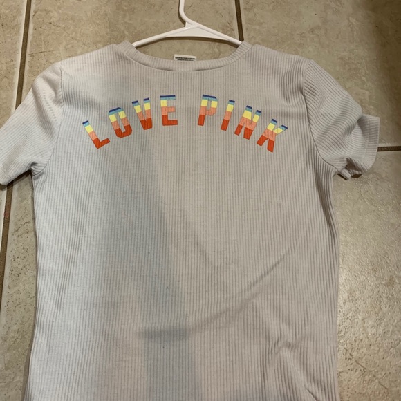 white PINK shirt - Picture 2 of 3